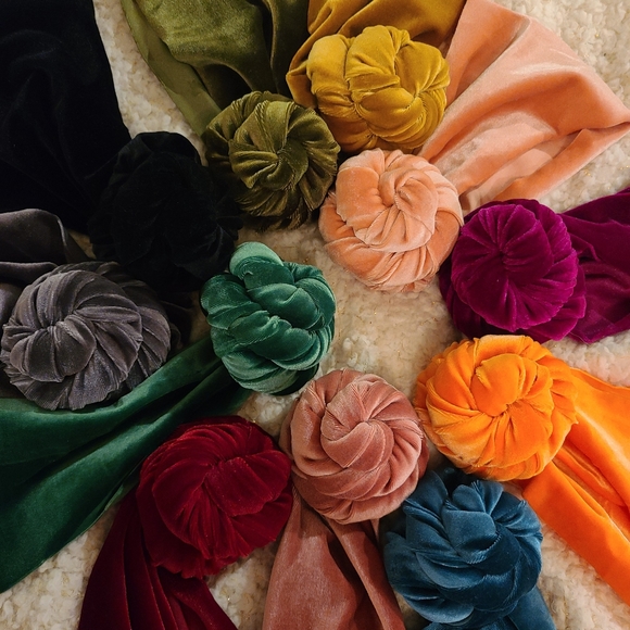 Lot of 11 Velvet Knot hair bows